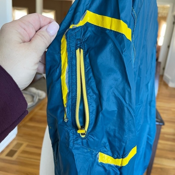 Merrell Size Small zippered up the front Wind Breaker jacket teal outdoor rain - Picture 15 of 16